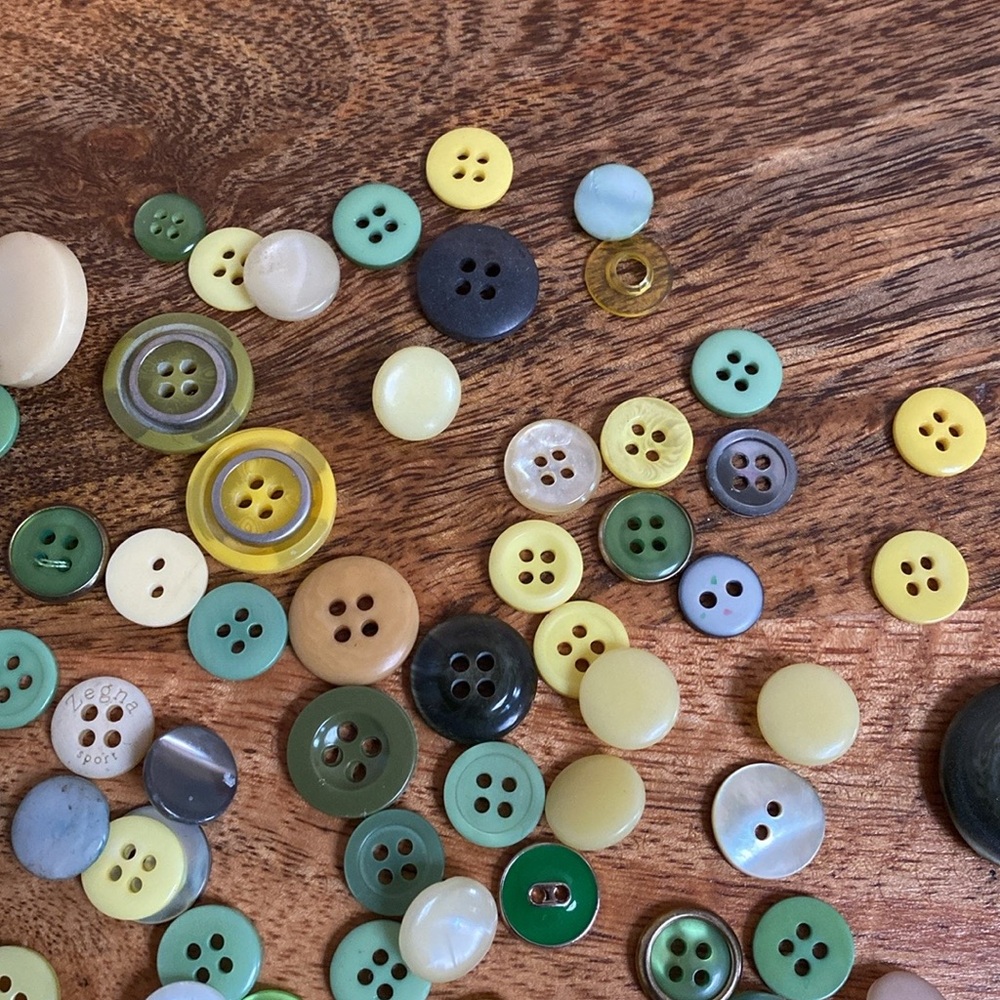 FINAL PRICE $10 Vintage Yellow Green Assorted Loose Buttons Sewing Clothing - Picture 5 of 7